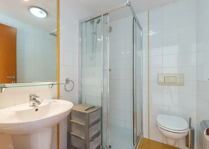 Alexandra Apartment *